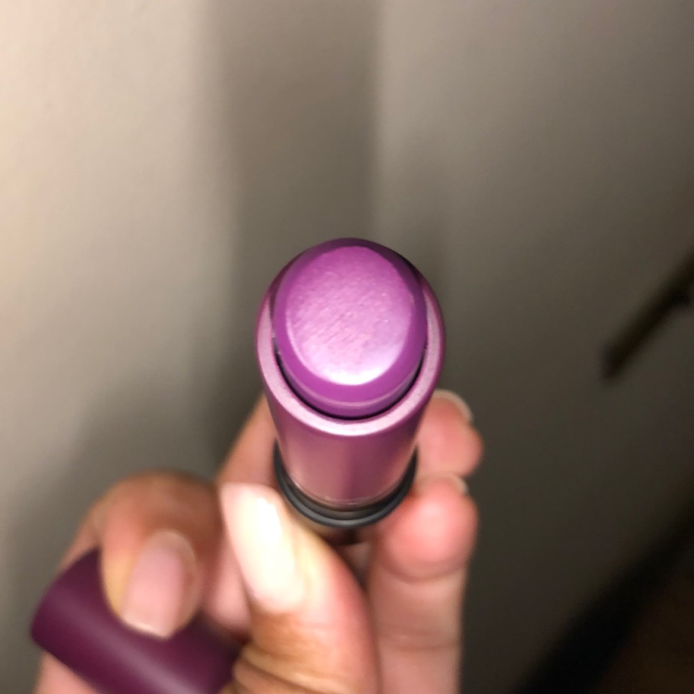 Mac Liptensity in Hellebore